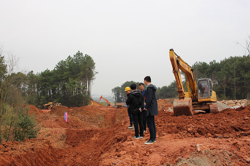 杜祖紅帶隊檢查老舊小區(qū)改造九龍園區(qū)基礎設施改造工作